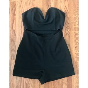 Sweetheart Neck Cut Out Romper 🖤